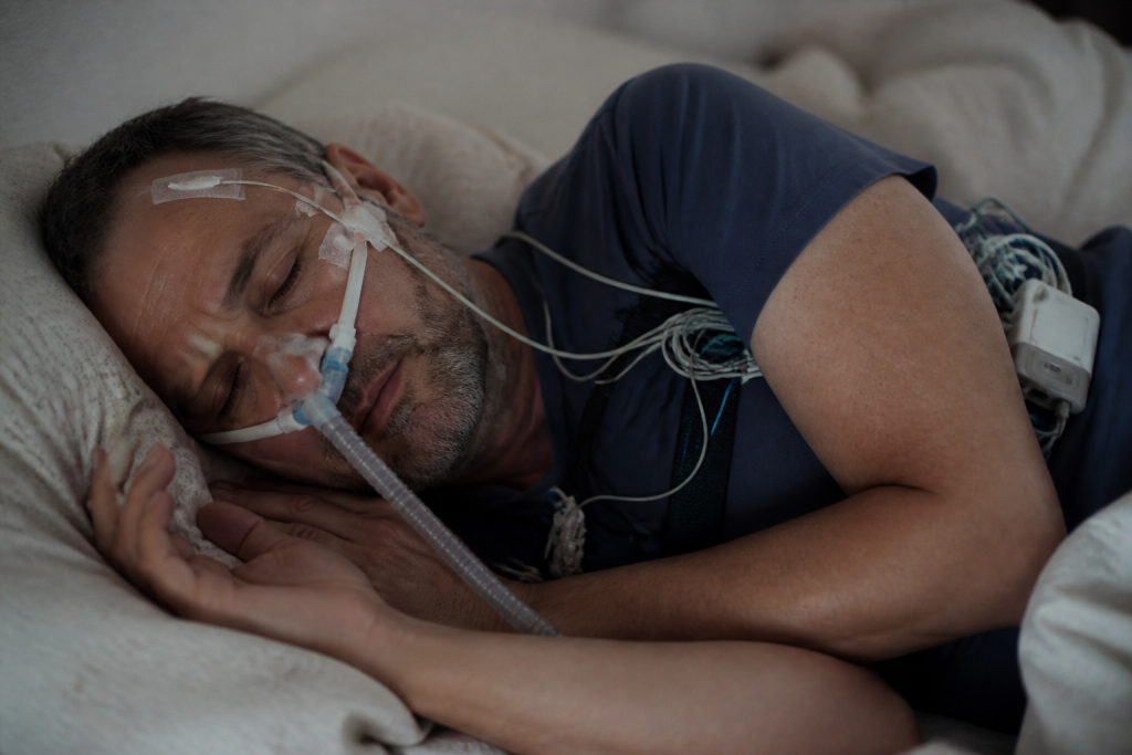 Electrodes mesurant interruptions respiratoires pendant sommeil